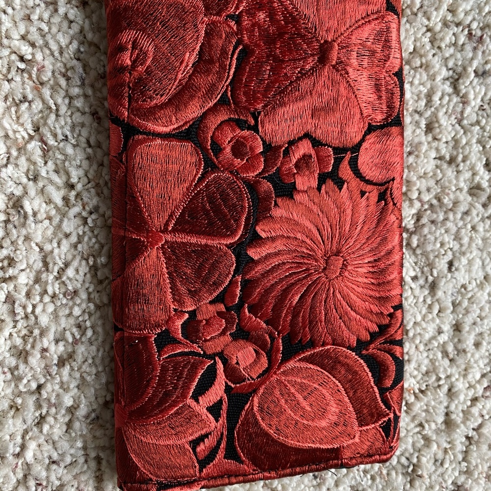 Red Clutch - Picture 2 of 4